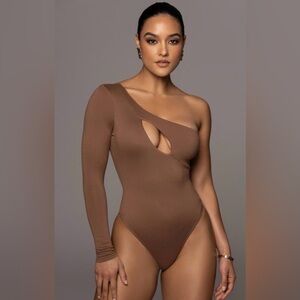 JLUXLABEL Asymmetrical Cutout Bodysuit in Brown and leggings.